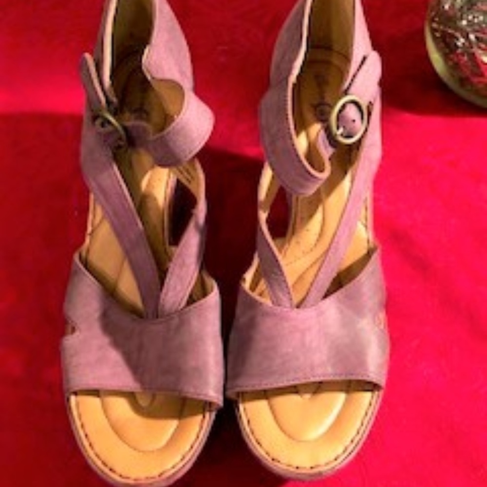 New...Born Crown Purple Distress Leather Wedges